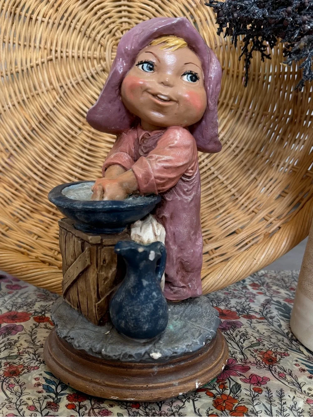 Vintage Giuseppe Armani Figurine Girl Washing Hands COLORFUL Signed Rare
